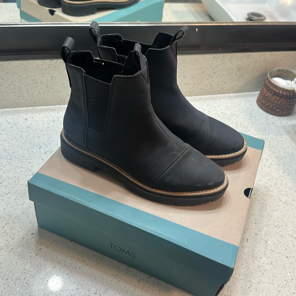 Toms Skylar boots-size 8